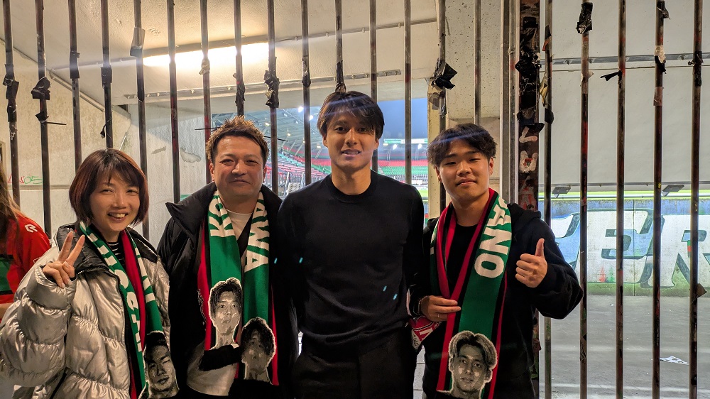 試合後のパーティで佐野選手と