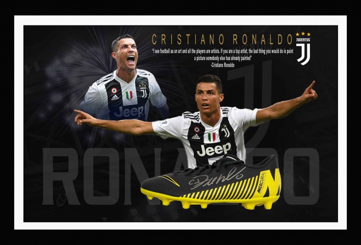 Cristiano Ronaldo autographed shoe [3D display box]
